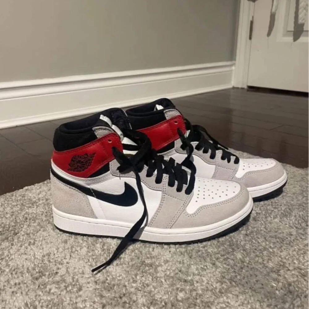 Air Jordan 1 Retro “Light Smoke Grey” - Picture 3 of 6